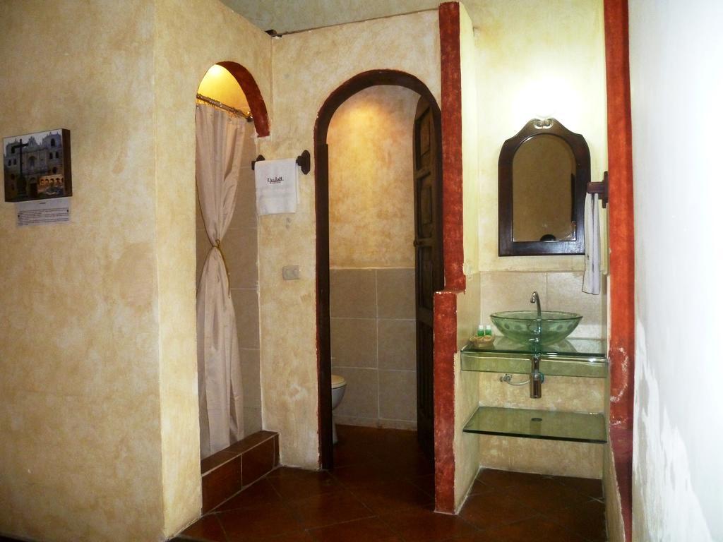 Hotel Y Galeria Uxlabil أنتيغوا غواتيمالا الغرفة الصورة