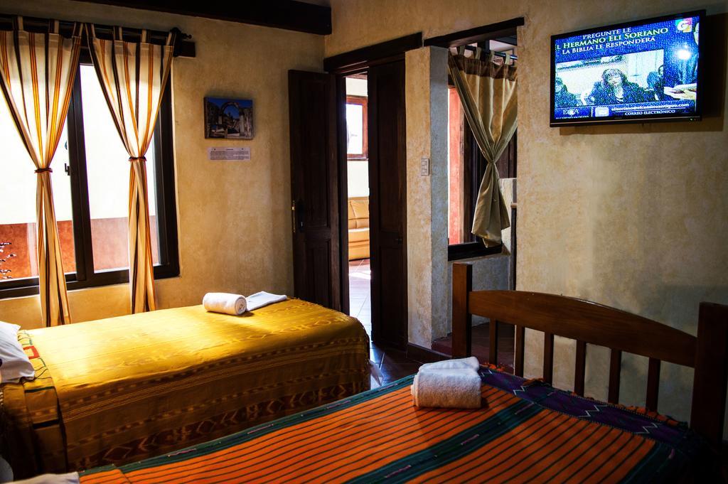 Hotel Y Galeria Uxlabil أنتيغوا غواتيمالا الغرفة الصورة